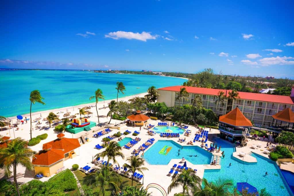 Курортный отель breezes resort