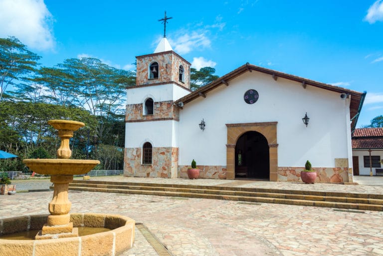 La mesa de los santos