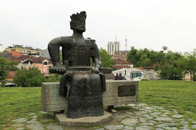 Памятник князю лазарю1