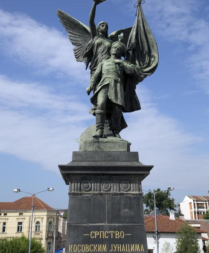 Памятник павшим героям косово1
